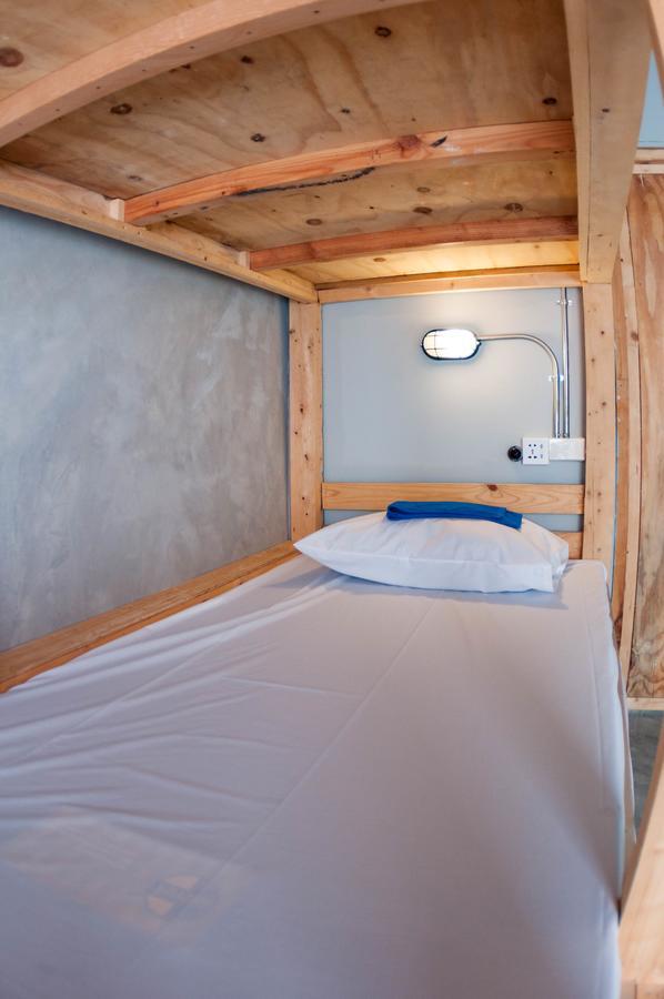 A'Stel Bangrak (Adults Only) Hostel Bangkok Bagian luar foto