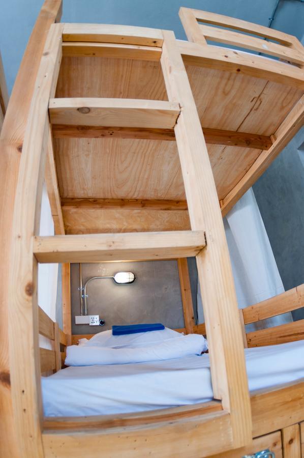 A'Stel Bangrak (Adults Only) Hostel Bangkok Bagian luar foto