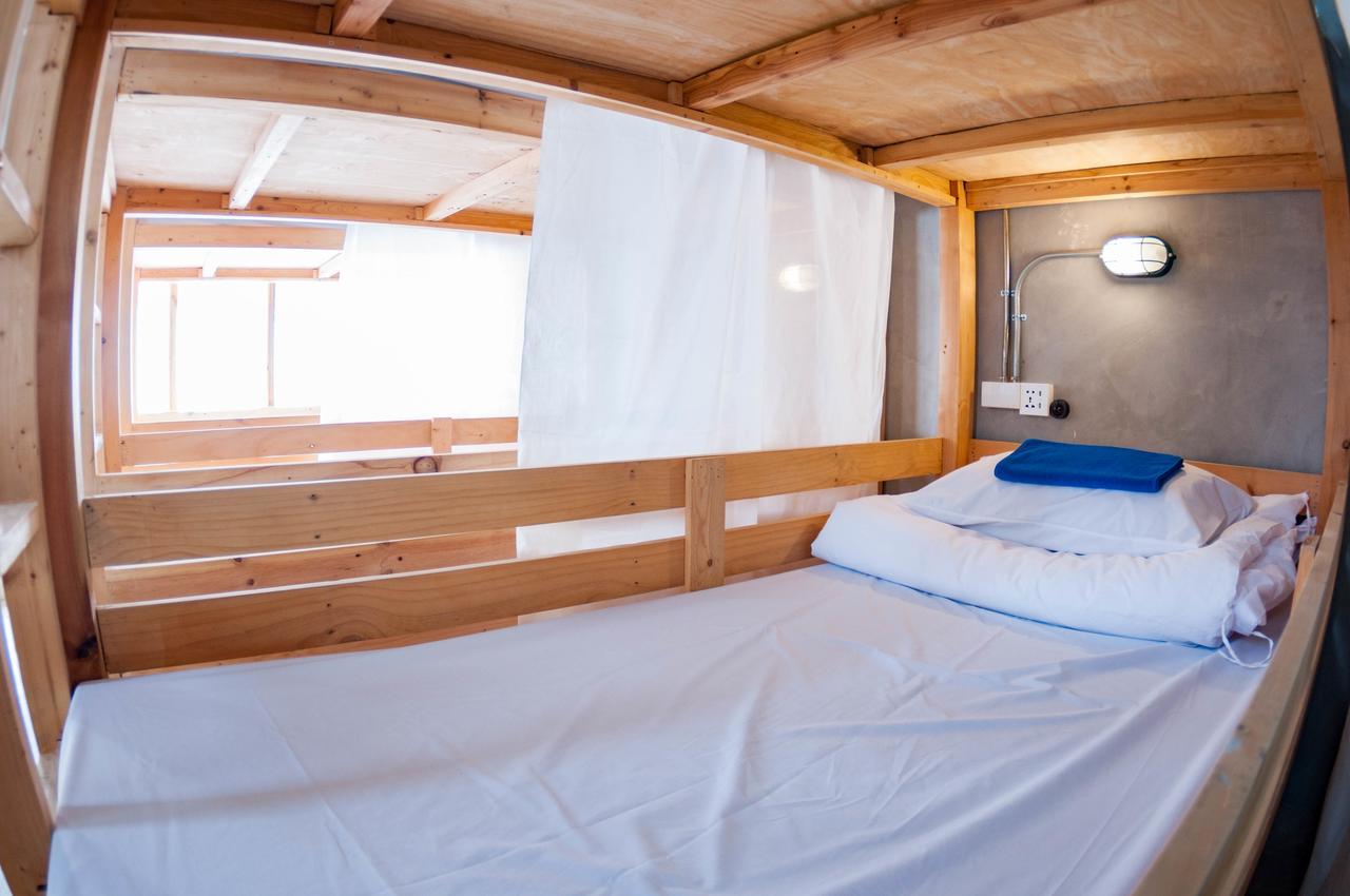 A'Stel Bangrak (Adults Only) Hostel Bangkok Bagian luar foto