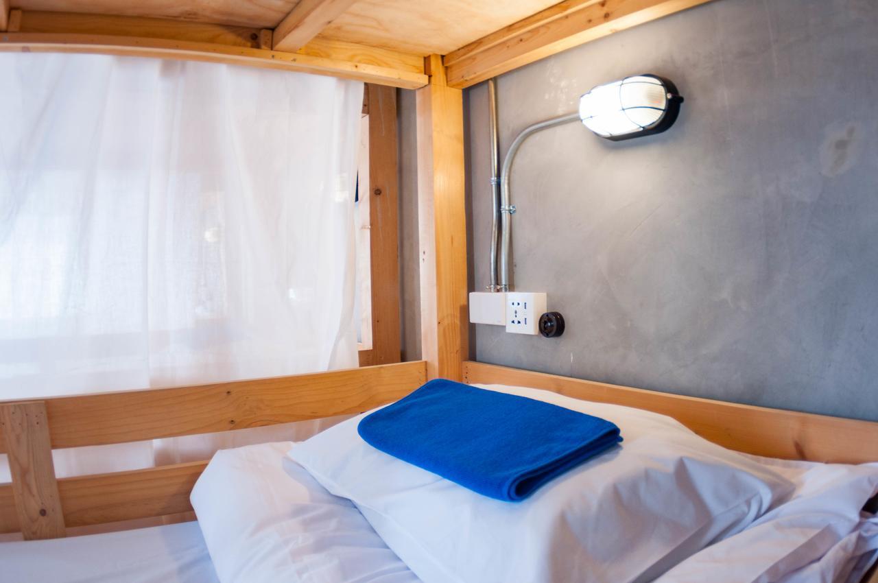 A'Stel Bangrak (Adults Only) Hostel Bangkok Bagian luar foto