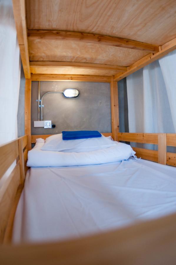 A'Stel Bangrak (Adults Only) Hostel Bangkok Bagian luar foto