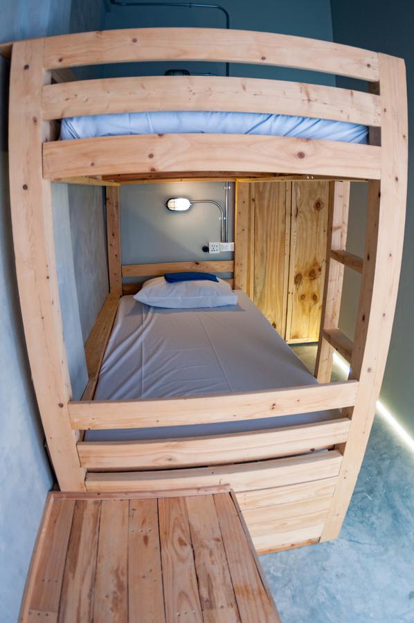 A'Stel Bangrak (Adults Only) Hostel Bangkok Bagian luar foto